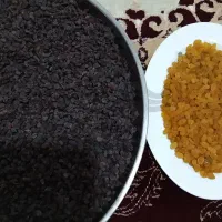 فروش کشمش و سبزه