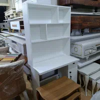 میز تحریر با کتابخانه