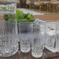 تعدادی ظروف  و دکوری