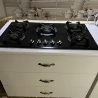 گاز رومیزی در حد نو همراه کابینت 3 کشو