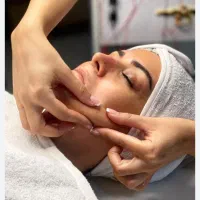ماساژ درمانی ریلکسی صورت (فقط بانوان)