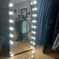 یک آینه قدی چراغدار|آرایشگاه و سالن‌های زیبایی|رشت, آب و برق|دیوار