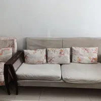 مبل ۷نفره و میز وسط شیشه ای