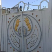 درب حیاطی رنگ شده و مرتب
