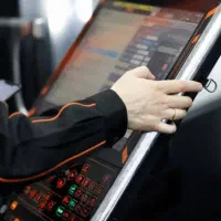 اپراتور و برنامه نویس فرز CNC