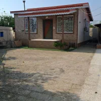 حیاط این ویلاانقدربزرگه که میتونی8تاماشین توش جاکن