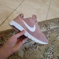 کتونی اورجینال سایز ۴۰به ۴۱ میخوره