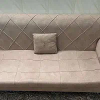 مبل راحتی همراه میز عسلی