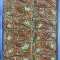 استخدام در کارگاه شیرینی پزی