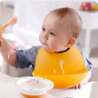 پیشبند سیلیکونی کاسه ای و پستانک طرح سبیل