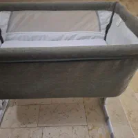 تخت کنار مادر