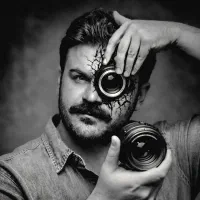 عکاسی پرتره  مدلینگ خیابانی خاص با ادیت حرفه‌ای