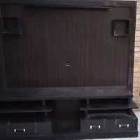 میز تلویزیون تمیز و مرتب