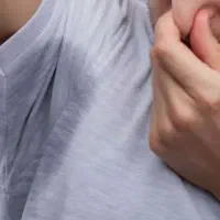 بوی بد عرق اذیتت میکنه می خوای پوست صورتت صاف شه