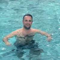 آموزش شنا و نجات غریق و آبدرمانی