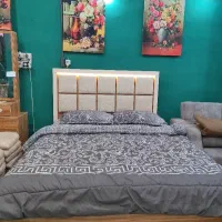 تخت با همه مطعلقات چوبی