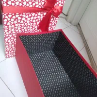 جعبه کادوی قرمز