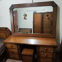 میز آرایش چوبی  بسیار تمیز و سالم