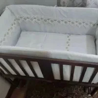 تخت کنار مادر