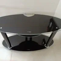 میز شیشه ای زیر تلویزیون