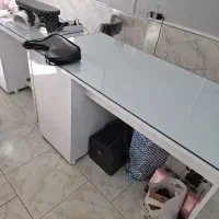 میزناخن.تخت مژه . میزو اینه. صندلی و