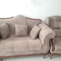 مبل هفت نفره روکش چرم با پایه چوب