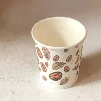 لیوان کاغذی و پیش دستی