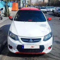 ماشین سفید قرمز