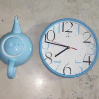 ساعت دیواری و قوری ابی