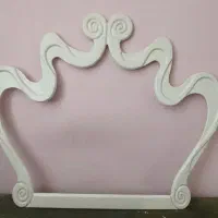 قاب آینه .فقط قاب اینه ش شکسته