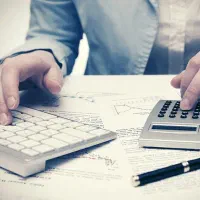 کمک حسابدارخانم همراه باآموزش