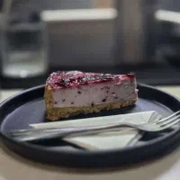 ظروف فلزی مشکی مات انتخاب شیک رستوران‌ها و کافه‌