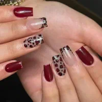 خدمات تخصصی و آموزش لاین ناخن