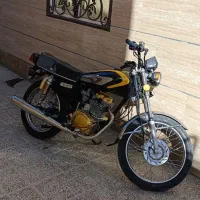 یک دستگاه موتورسیکلت فروشی