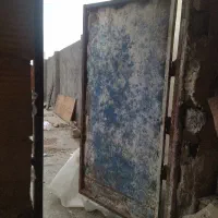 در اغول کفتر با تعدادی کبوتر و کمک جلو و عقب پراید