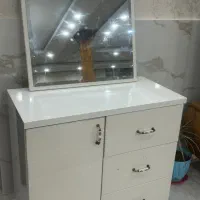 دراور یا میز آرایش با اینه