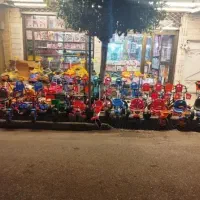 فروشنده خانم ترکمن در اسباب بازی فروشی