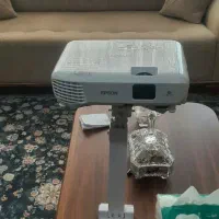 ویدیوپرژکتور اپسون مدل eb-e01 و پرده برقی