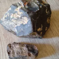 مشکوک به شهاب سنگ و سنگهای تزیئنی