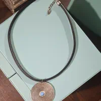 گردنبند استیل با نگین فیروزه و بند چرمی