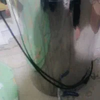 یک عدد سماور با مارک دنیای استیل