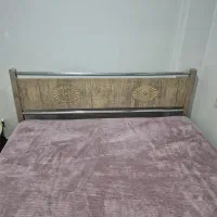 تخت دو نفره سالم همراه با تشک و زیر تختی