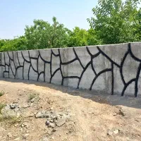 باغچه سرسبز و حصار شده