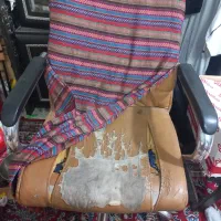 صندلی چرخدار فقط روکش نیاز ب تعویض داره. بدنه سالم