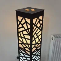 آباژور ایستاده