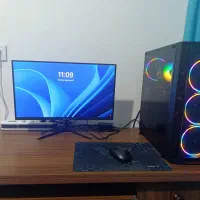 کامپیوتر و میز