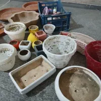 گلدان سفالی و پلاستیکی