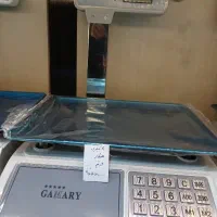 ترازوهای علمک دار و بدون علمک