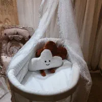 تخت کنار مادر