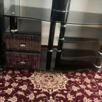 میز تلویزیون شیشه ای سالم در حد نو